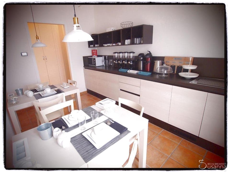 Communal kitchen, Internal: Not applicable to any particular room