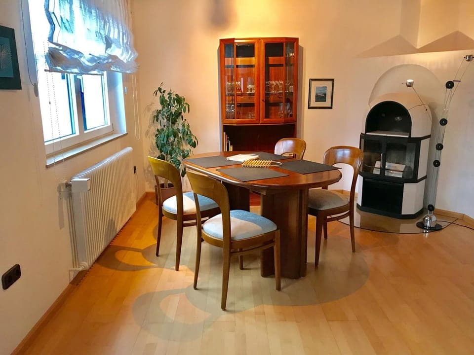 Living room, Photo of the whole room, Decorative detail, Dining area