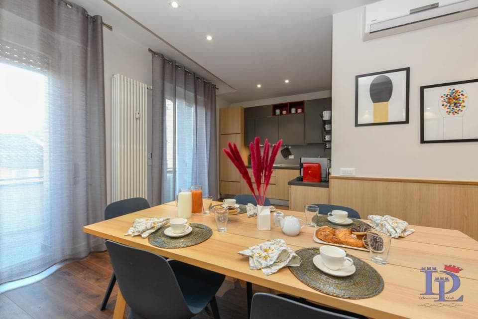 Dining area, kitchen