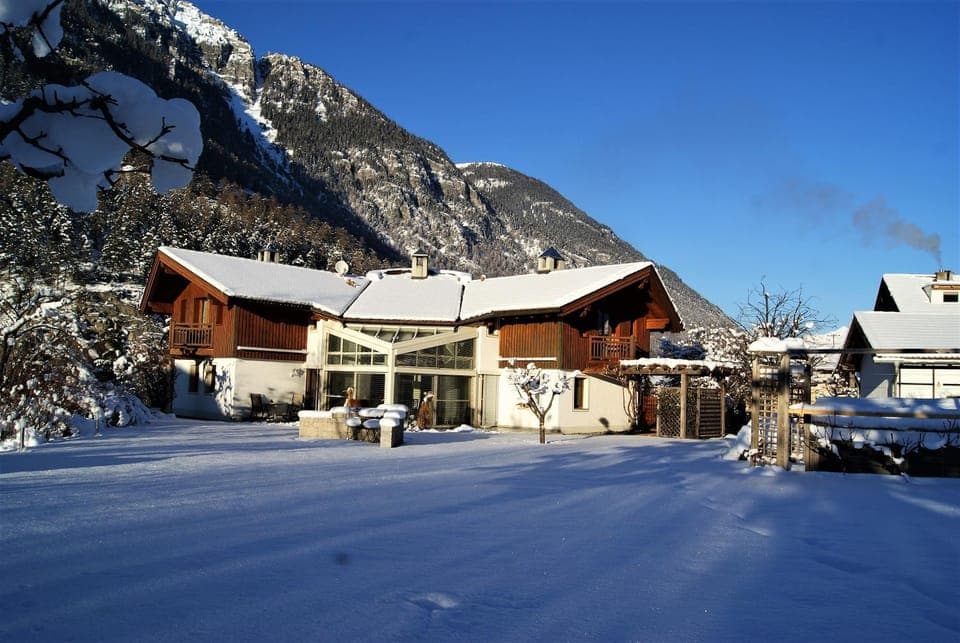 Facade/entrance, Winter