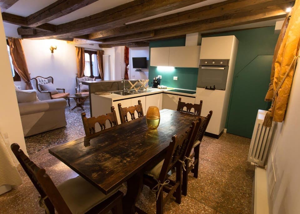 TV and multimedia, Seating area