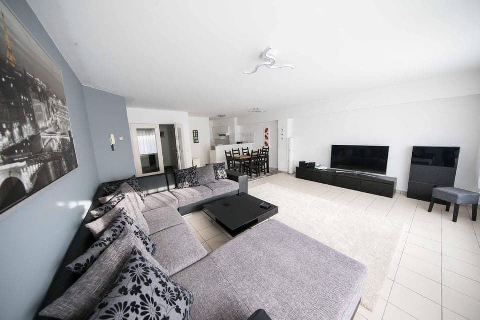 Communal lounge/ TV room, TV and multimedia, Living room