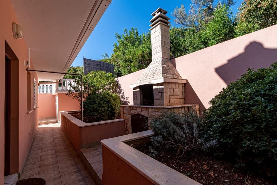 Location, children, Family