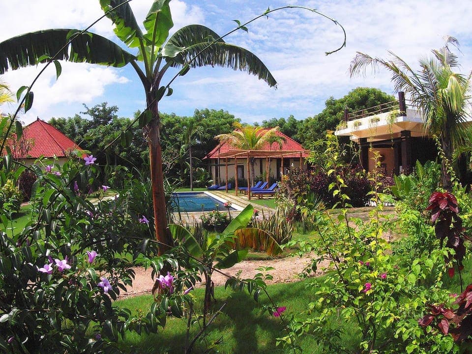 Garden, Area and facilities, Swimming pool