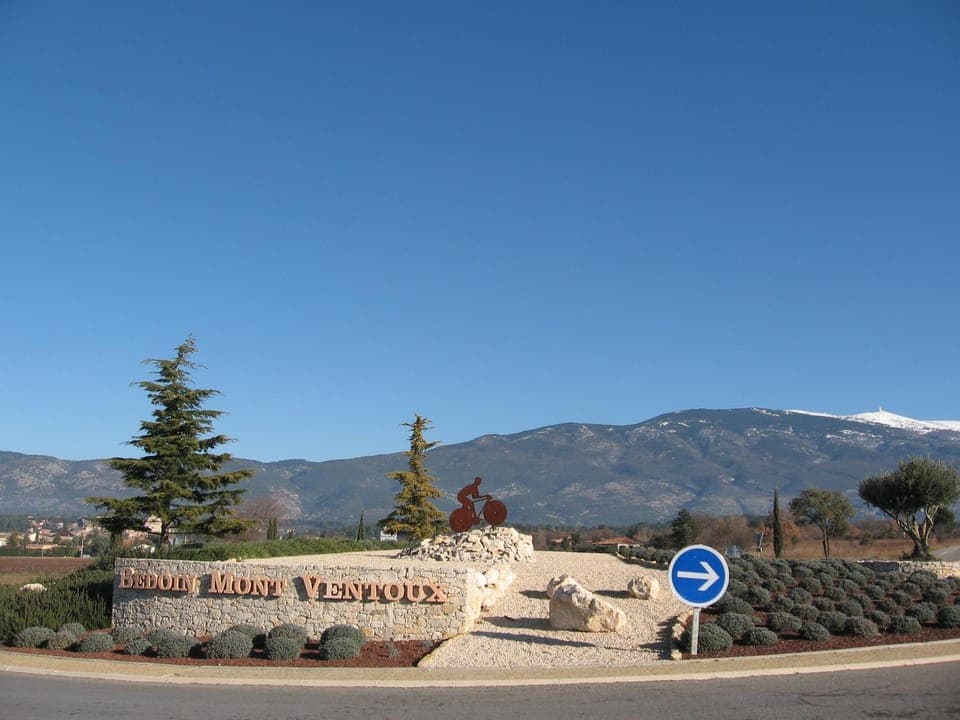 Nearby landmark, Neighbourhood