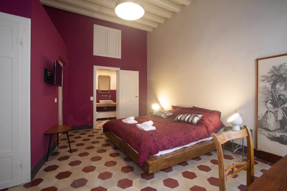 Bed, Photo of the whole room, Bedroom