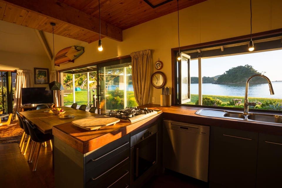 Natural landscape, Kitchen or kitchenette, Dining area, Sea view