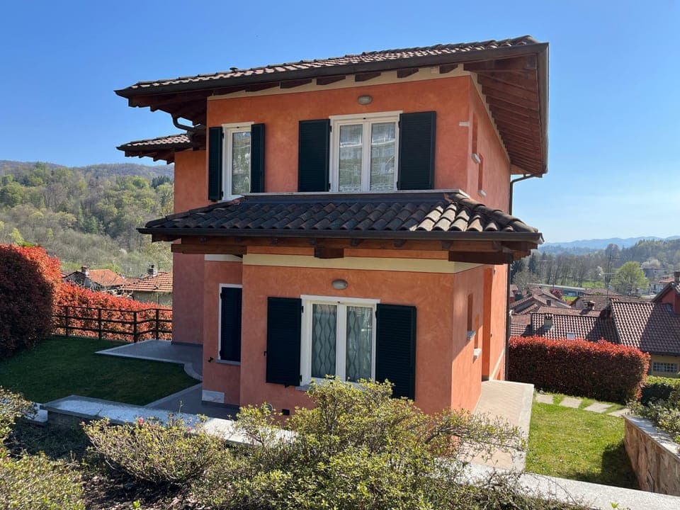 Property building, Day, Natural landscape, Garden, Garden view, Mountain view