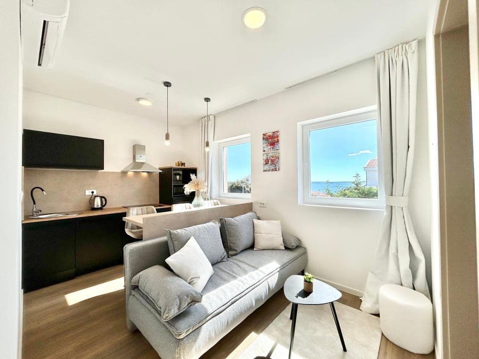 Kitchen or kitchenette, Living room, Seating area, Dining area