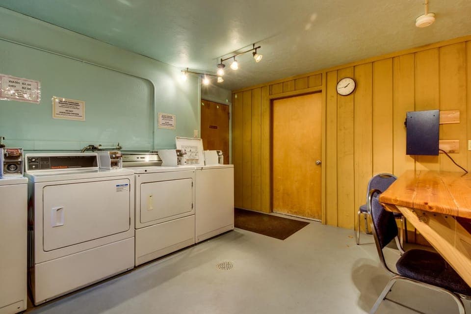 Bay Point Lakefront 1B Down Apartment in Whitefish
