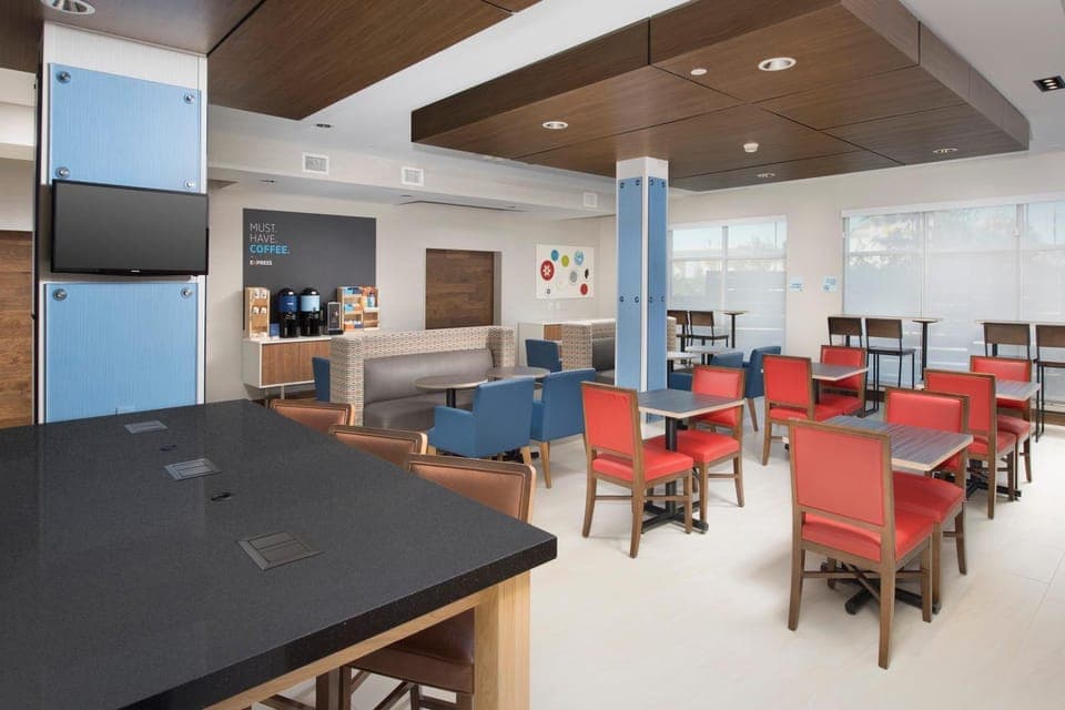 Seating area, Breakfast