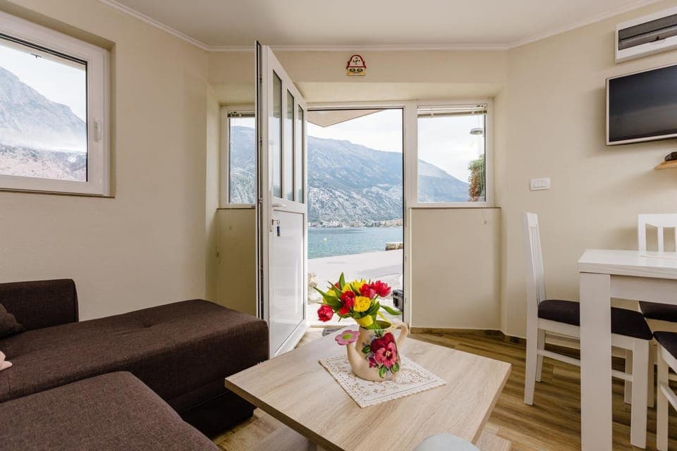 Property building, Living room, Seating area, City view, Mountain view, Sea view