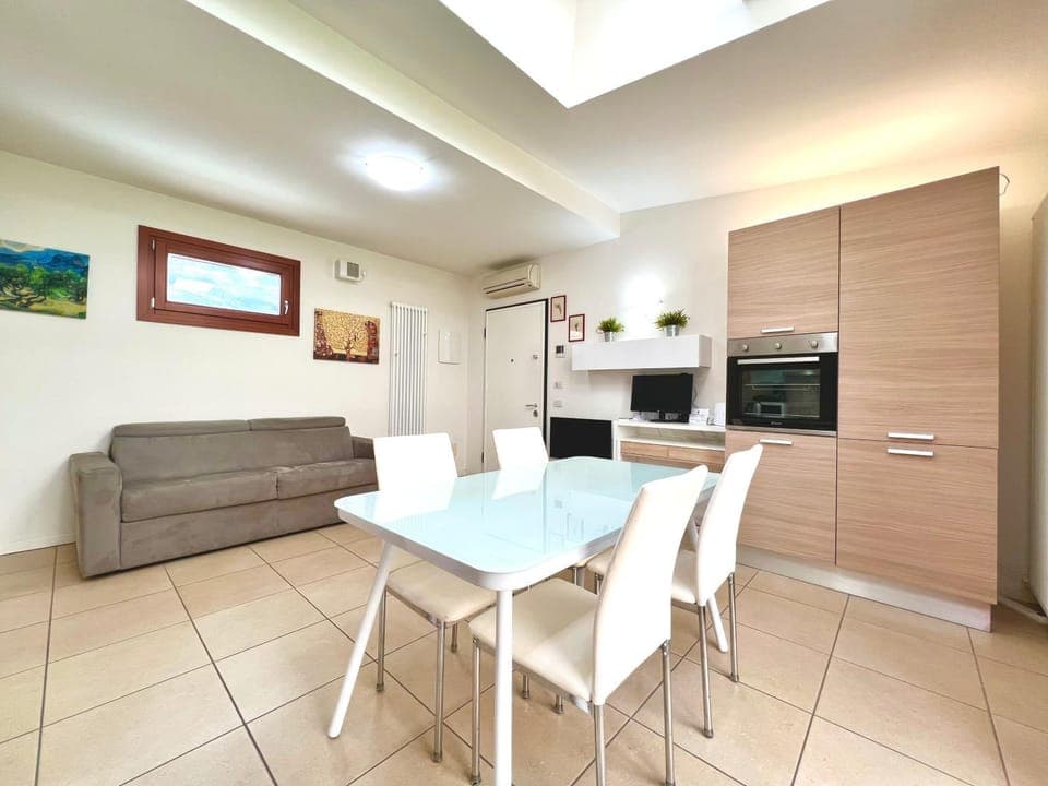 Living room, pet friendly