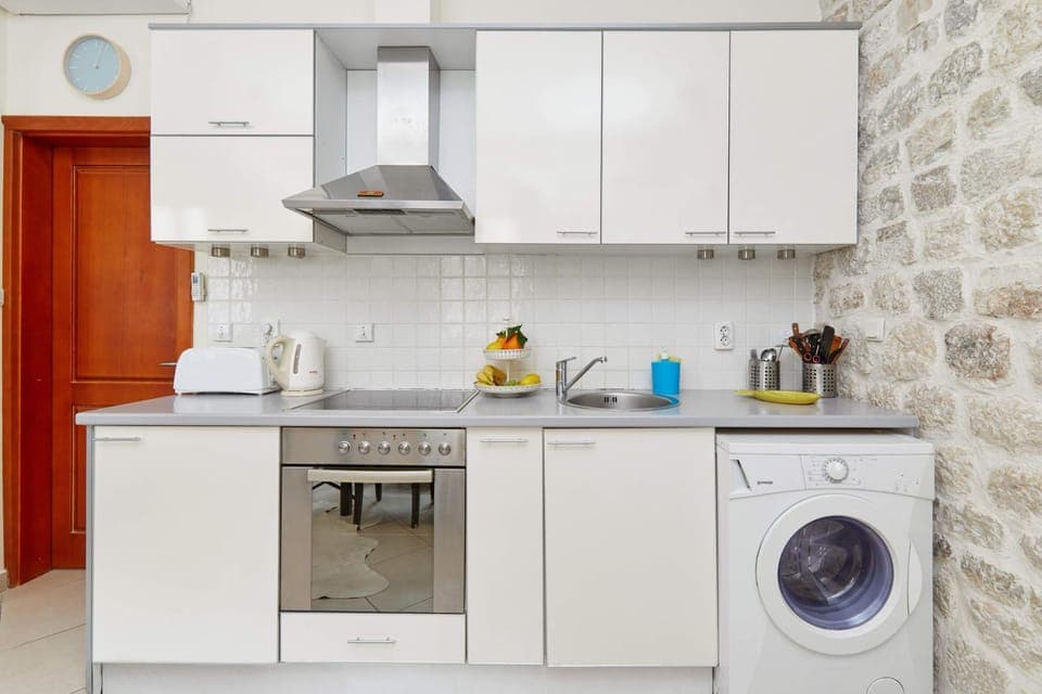 Nearby landmark, Restaurant/places to eat, Natural landscape, Coffee/tea facilities, Kitchen or kitchenette, Living room, Seating area, Dining area, On site, City view, City view, Landmark view, Landmark view, Mountain view, Mountain view, Quiet street view, Inner courtyard view