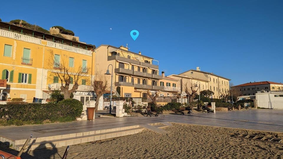 Property building, Neighbourhood