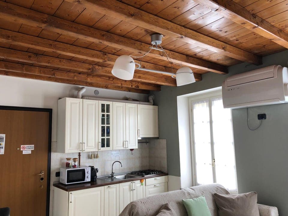 Coffee/tea facilities, Kitchen or kitchenette, stove