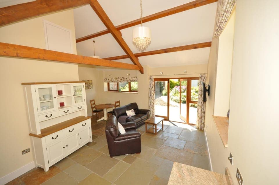 Patio, TV and multimedia, Living room, Dining area, Pets