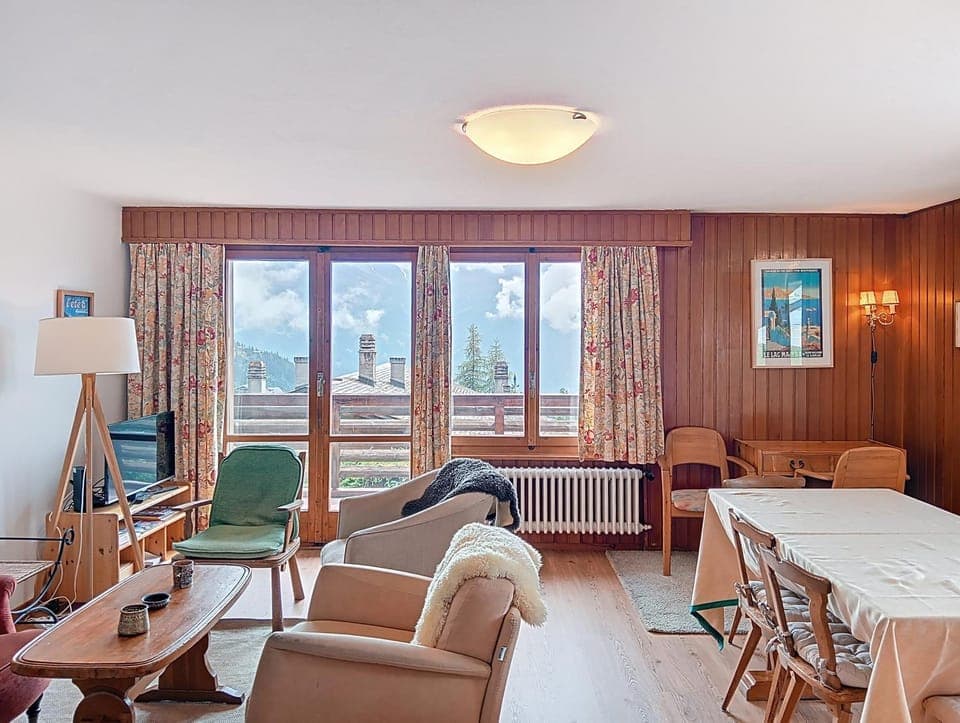 Communal lounge/ TV room, Living room, Seating area, Dining area