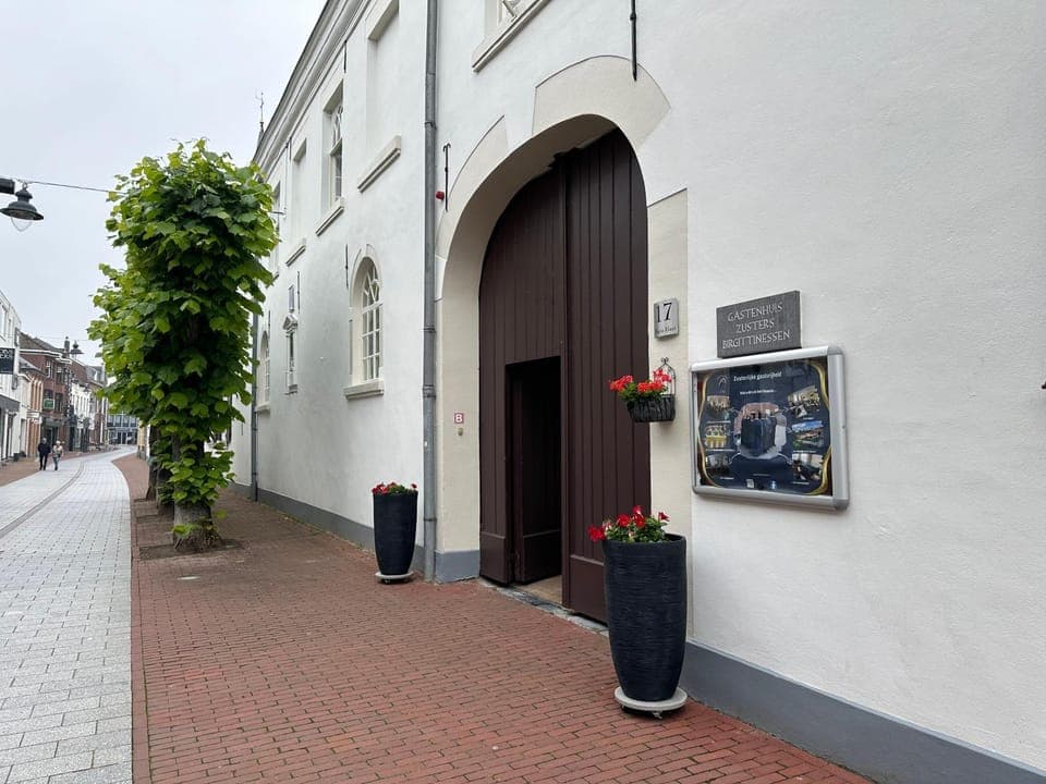 Property building, Street view
