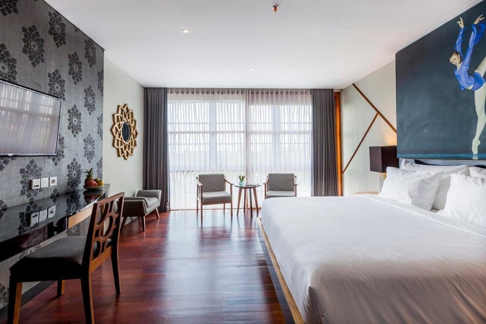 Bed, TV and multimedia, Photo of the whole room, Seating area, Bedroom