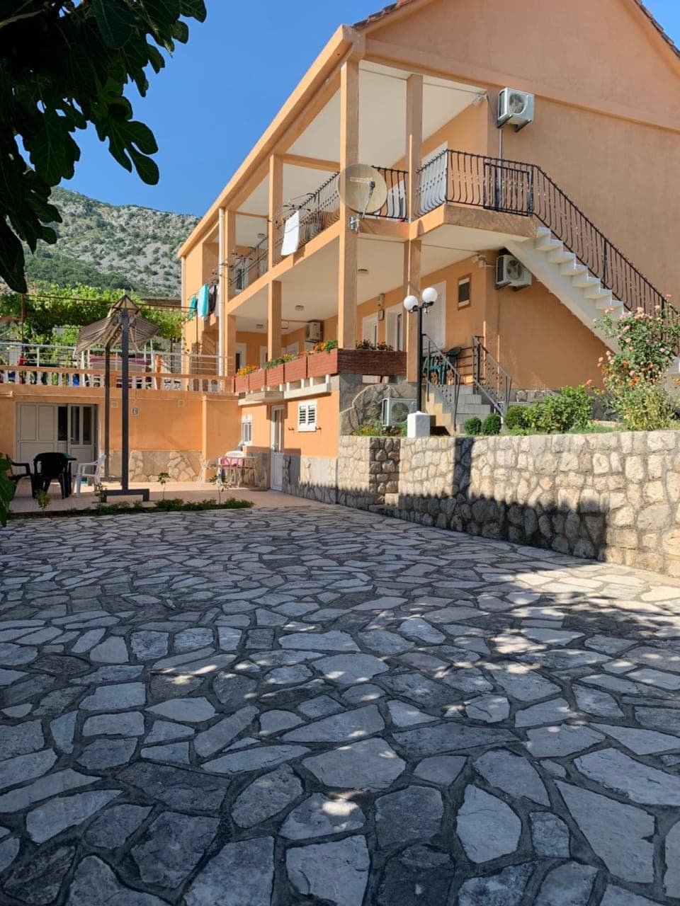 Property building, Facade/entrance