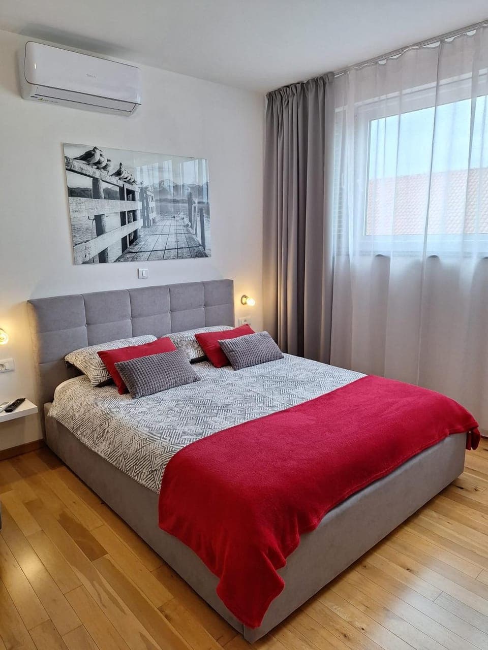 Bed, air conditioner