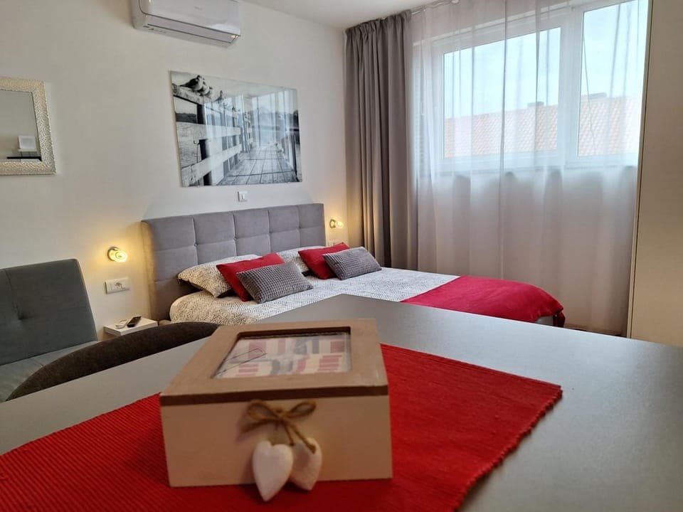Bed, air conditioner
