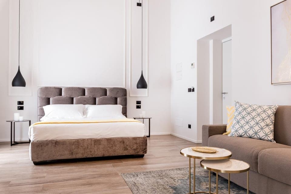 Photo of the whole room, Bedroom