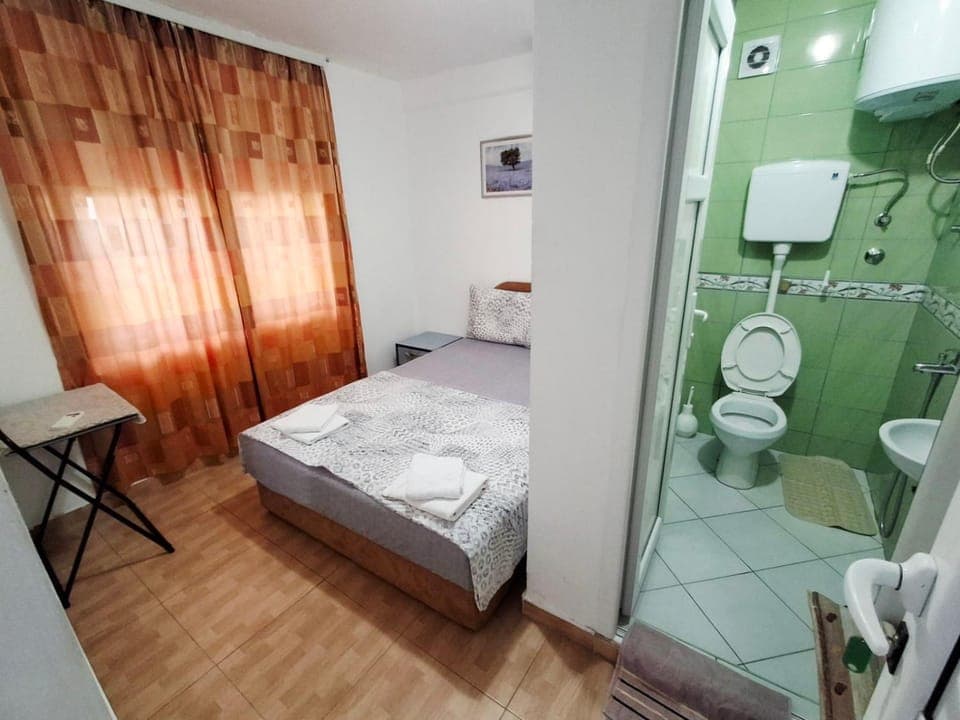 Shower, Bed, Bathroom, Photo of the whole room, Bedroom, towels, air conditioner