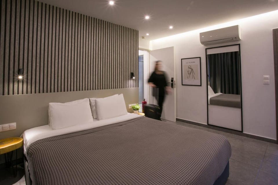 Bed, Photo of the whole room, Bedroom, air conditioner