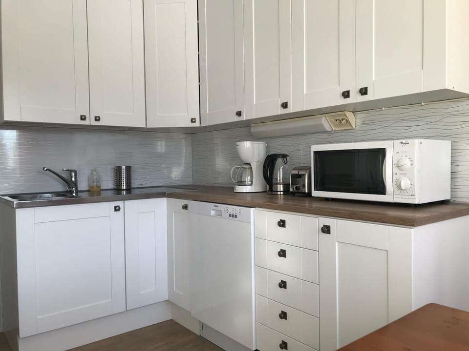 Coffee/tea facilities, Kitchen or kitchenette, dishwasher, toaster