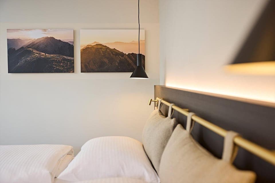 Bed, Photo of the whole room, Decorative detail, Bedroom