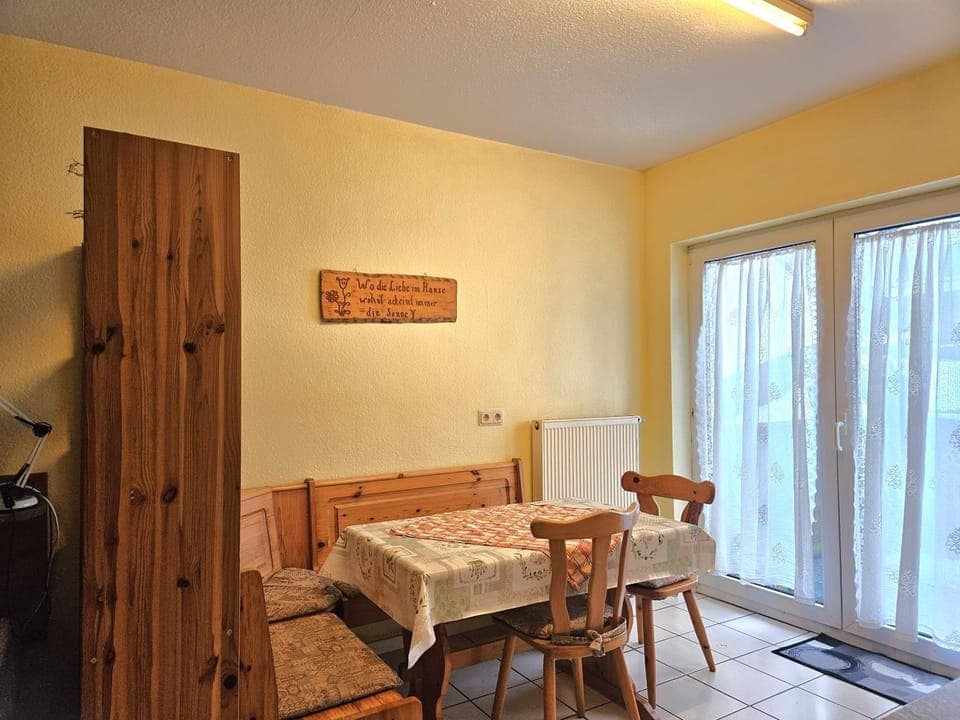 Seating area, Dining area