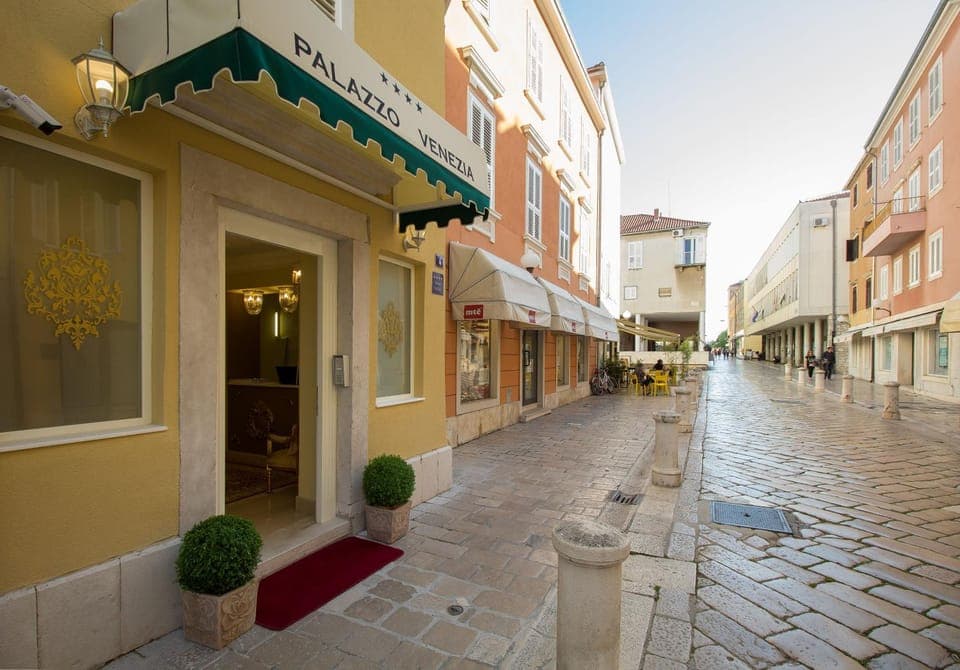 Property building, Facade/entrance