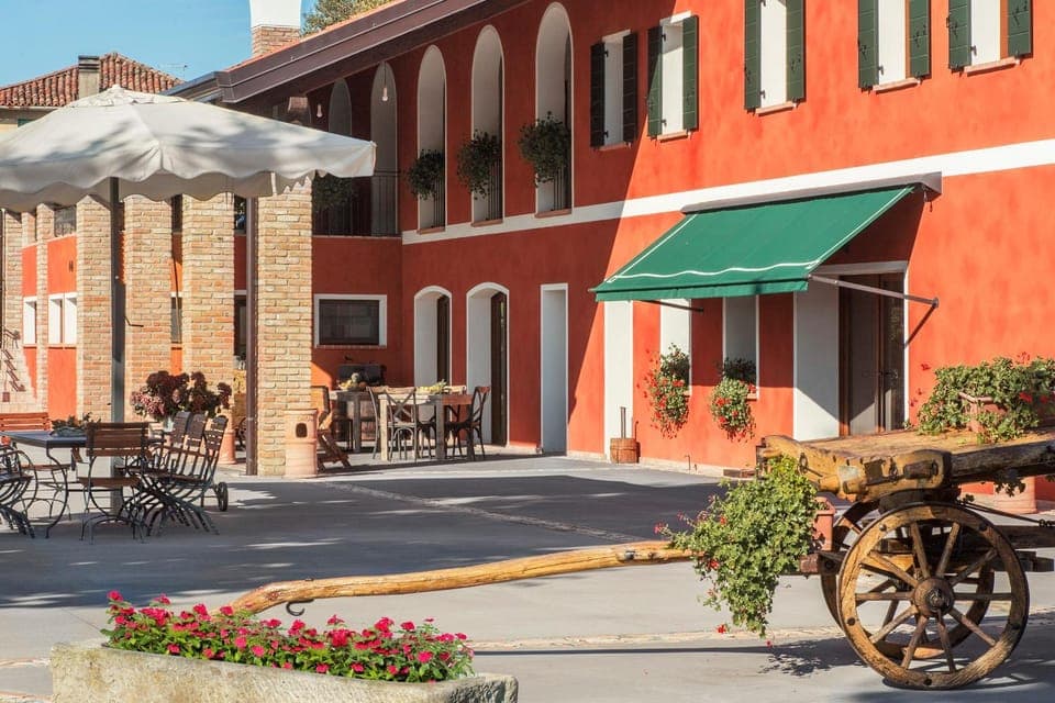 Property building, Facade/entrance