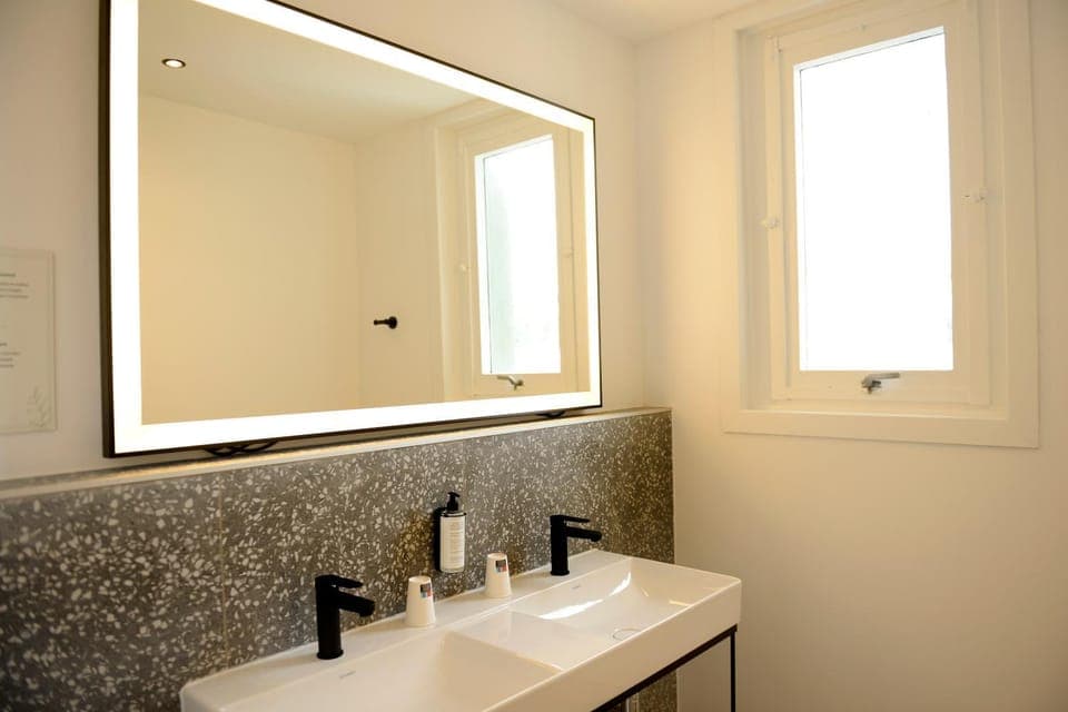 Shower, Bathroom, Bedroom