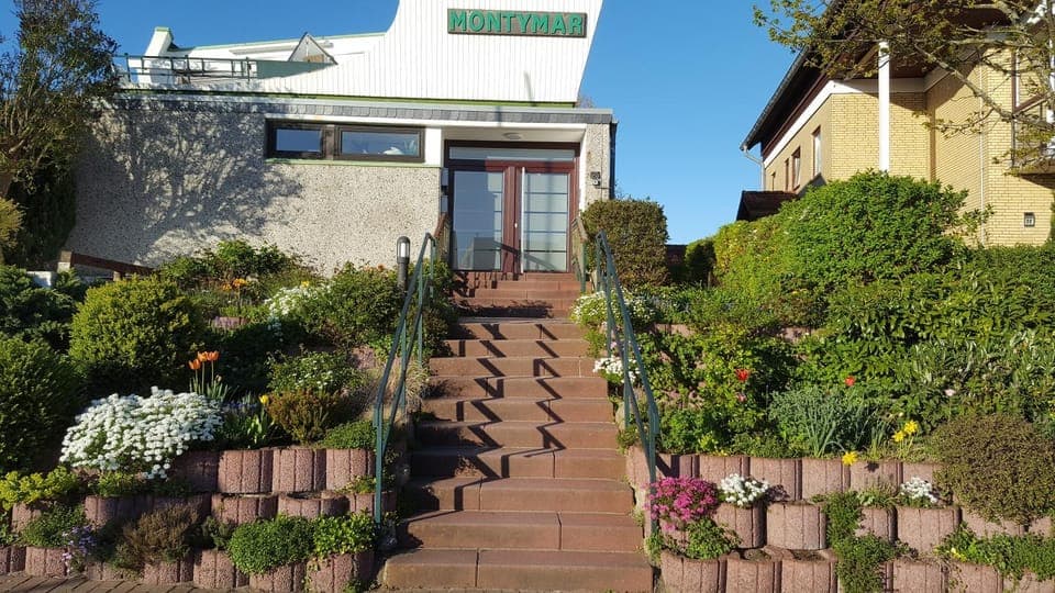 Facade/entrance, Area and facilities