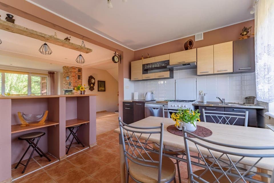 Kitchen or kitchenette, Dining area, Communal kitchen