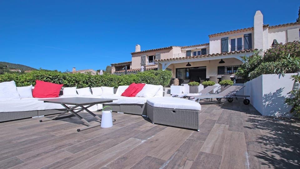 Property building, Patio, Natural landscape, Balcony/Terrace