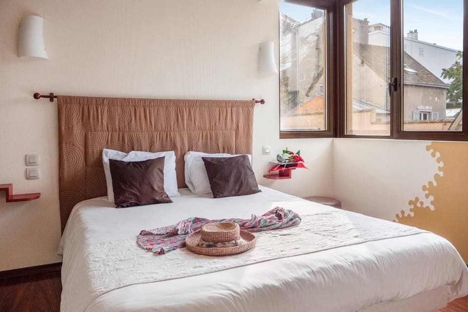 Bed, Photo of the whole room