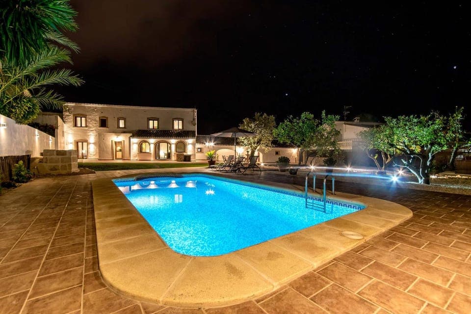 Patio, Garden, Balcony/Terrace, Seating area, Swimming pool, Swimming pool