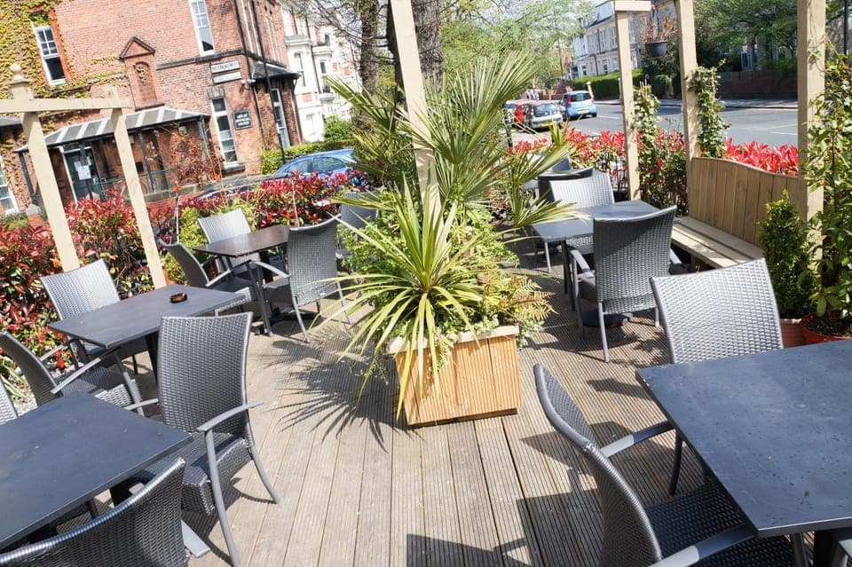 Patio, Restaurant/places to eat, Balcony/Terrace