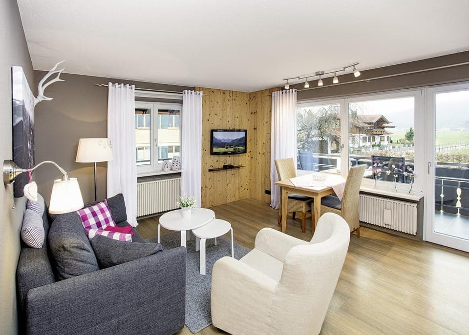 Living room, Seating area, Dining area