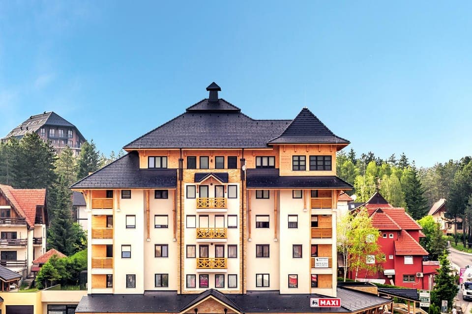 Property building, Facade/entrance