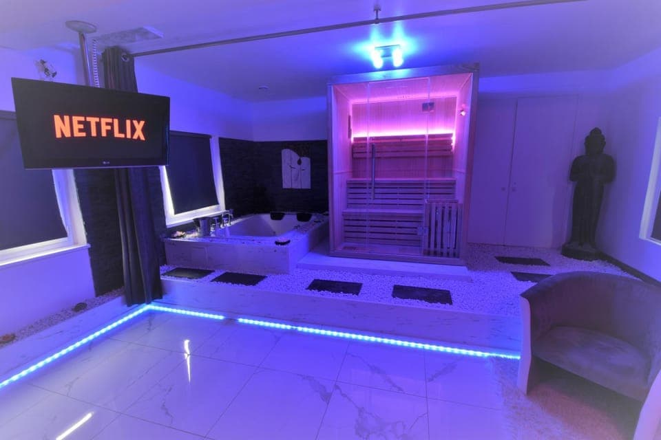 Hot Tub, Sauna, Spa and wellness centre/facilities