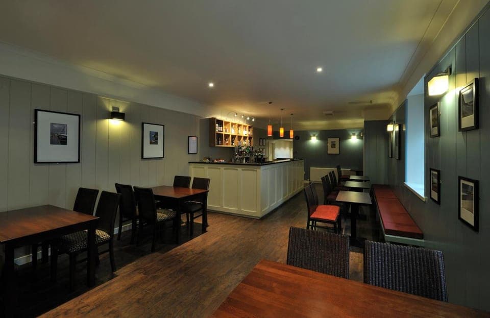 Restaurant/places to eat, Lounge or bar