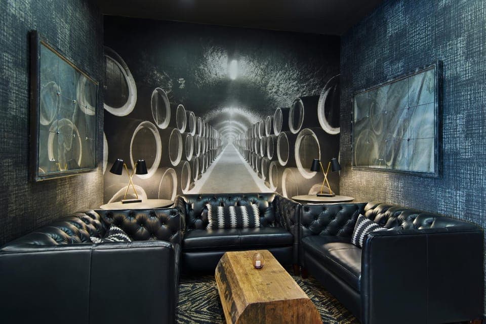 Restaurant/places to eat, Lounge or bar, Food, Drinks