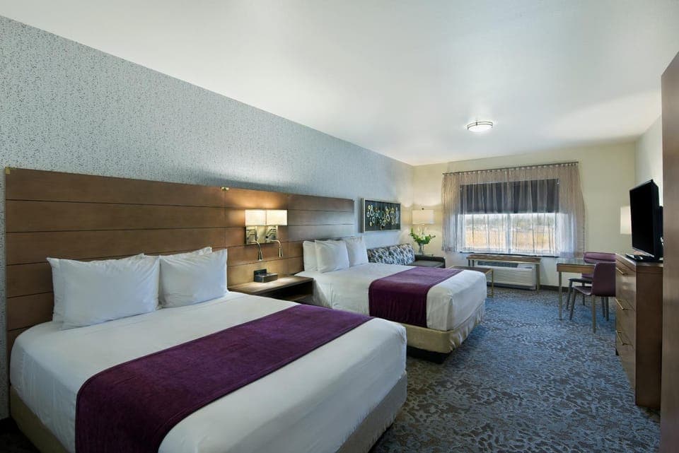 TV and multimedia, View (from property/room), Photo of the whole room, Decorative detail, Seating area, Bedroom, Family