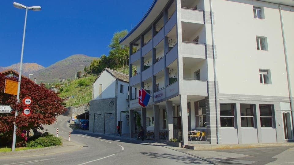 Facade/entrance, Mountain view