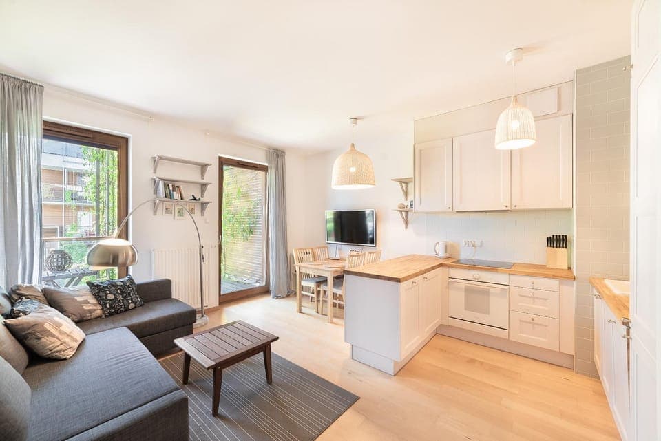 TV and multimedia, Kitchen or kitchenette, Living room, Seating area